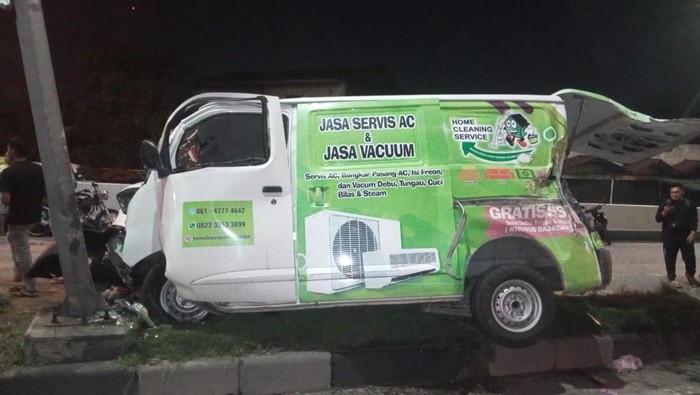 Kondisi mobil yang diduga ditabrak. (Foto: Dok. Polrestabes Medan)