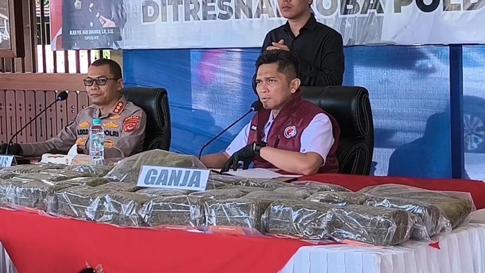 Konferensi pers Ditresnarkoba Polda Bali soal pengungkapan kasus,  Rabu (16/7/2025). (Abdurrasyid Efendi/detikBali)
