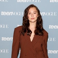 Lola melanjutkan pendidikannya dengan kuliah di Carnegie Mellon University School of Drama. Ia diterima di universitas bergengsi tersebut pada 2020 sebelum terpilih membintangi The Summer I Turned Pretty. Namun saat ini aktris 22 tahun itu dikabarkan tengah cuti kuliah karena kesibukannya di dunia akting. Foto: Dok. AFP, Instagram @lola.tung