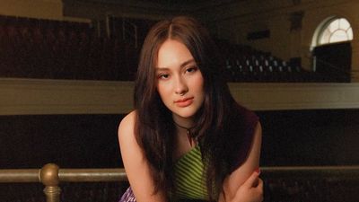 8 Foto Pesona Lola Tung, Gen Z Pemeran Belly di The Summer I Turned Pretty 3