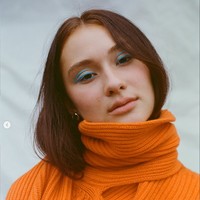 Lola bersekolah di SMA yang sama dengan Jennifer Aniston, LaGuardia. Sekolah di New York tersebut populer dengan kelas seni pertunjukan dan telah meluluskan aktor dan aktris seperti Timothée Chalamet dan Sarah Michelle Gellar. Lola lulus dari jurusan drama pada tahun 2020. Foto: Dok. AFP, Instagram @lola.tung