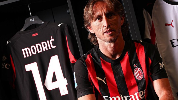 Luka Modric berseragam AC Milan