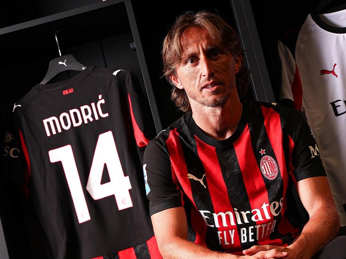 Luka Modric berseragam AC Milan
