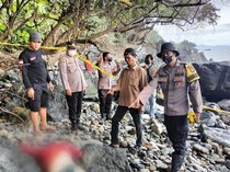 Mayat Tanpa Kepala di Pinggir Pantai Tanggamus Lampung Diautopsi