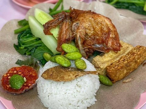Menu nasi tempong di Warung Pink Tempong, Bali. (Instagram @pinktempong)