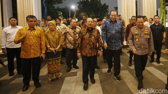 Founder and Chairman CT Corp, Chairul Tanjung (CT) hingga Kapolri Jenderal Listyo Sigit Prabowo menghadiri malam puncak Hoegeng Awards 2025. Ada lima polisi penerima penghargaan Hoegeng Awards 2025 yang akan diumumkan malam ini, Rabu (16/7/2025).