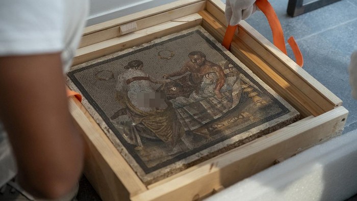 An ancient Roman mosaic depicting a half-naked couple is installed at the Pompeii Archaeological Park in Italy, in this handout released July 15, 2025. The artwork was recently returned to Pompeii, more than 80 years after it was stolen by a Nazi officer during World War II. Pompeii Archaeological Park/Ministry of Culture/Handout via REUTERS. THIS IMAGE HAS BEEN SUPPLIED BY A THIRD PARTY. NO RESALES. NO ARCHIVES.