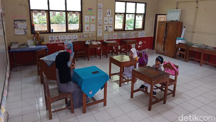 Suasana SDN Temanggung yang hanya mendapat 2 siswa baru, Rabu (16/7/2026).