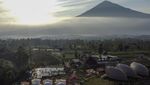 Nikmatnya Berendam Air Hangat Saat Sunrise di Tepas Papandayan Garut