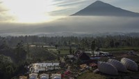 Agrowisata Tepas Papandayan terletak di Desa Karamatwangi, Kecamatan Cisurupan. Destinasi ini dibangun pada 2019 oleh Pemerintah Desa dan kini dikelola oleh BUMDes Keramat Jaya. (ANTARA FOTO/Adeng Bustomi)