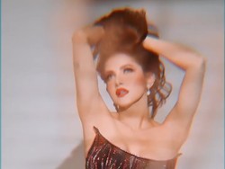 Gaya potret Olla Ramlan ini langsung mencuri atensi. (Foto: Instagram/@riomotret)