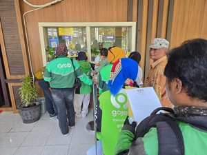 Senangnya Driver Ojol Manfaatkan Program Pemutihan Pajak dari Khofifah