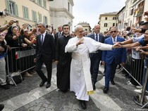 Paus Leo XIV Mengirim Pesan Penting Lewat Kata dan Perbuatan