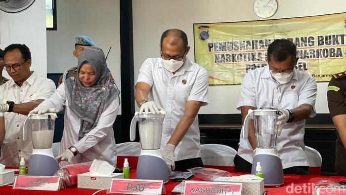 Pemusnahan barang bukti narkotika oleh Ditresnarkoba Polda Kalsel.