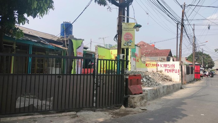 Penampakan kontrakan fiktif di Bekasi yang telah menipu 62 korban dengan kerugian Rp 7,2 miliar.