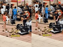 Viral Penjual Lempar Durian Dagangannya ke Jalanan, Ternyata Ini Alasannya