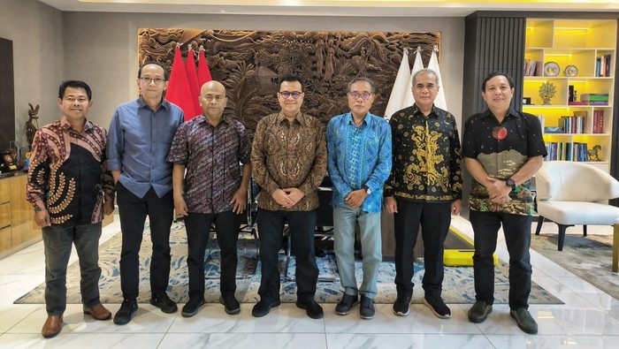 Persatuan Wartawan Indonesia (PWI) melakukan rekonsiliasi dengan menggelar audiensi resmi antara panitia Kongres Persatuan PWI 2025 dan Wakil Menteri Komunikasi dan Digital (Wamenkomdigi) Nezar Patria di Kantor Komdigi. (dok. PWI)
