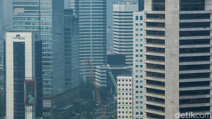 Pertumbuhan Melambat, Target Ekonomi RI 2025 Dipangkas Proyeksi pertumbuhan ekonomi Indonesia pada 2025 dipangkas menjadi dalam rentang 4,7-5%. Proyeksi tersebut turun dibandingkan asumsi sebelumnya di level 5,2%.