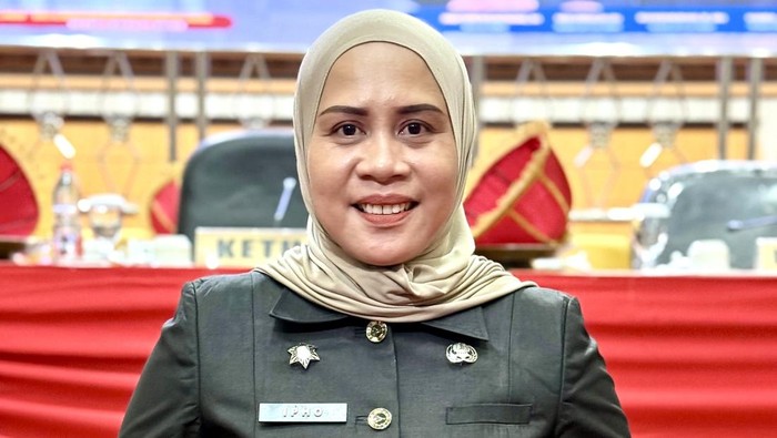 Plt Sekwan DPRD Bone Faidah.