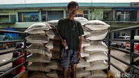 Isu ini menjadi dilema moral dan ekonomi. Di satu sisi, pedagang ingin bertahan dalam persaingan pasar yang semakin ketat, apalagi dengan fluktuasi harga dan tekanan distribusi pasokan dari pusat.