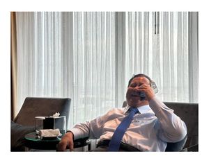 Prabowo Balik Puji Trump: Negosiator Keras!
