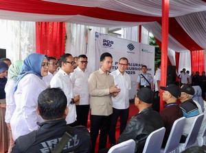 Tinjau Penyaluran BSU di Tangerang, Gibran Puji Kinerja Pos Indonesia