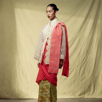Melalui peluncuran koleksi Heritage 2025, Sapto Djojokartiko menegaskan komitmennya untuk terus mengangkat keindahan kriya lokal ke dalam panggung mode global, tanpa kehilangan akar budayanya. Sebuah langkah nyata untuk memastikan warisan tekstil Indonesia tetap relevan di masa kini dan mendatang. (Foto: Dok. Sapto Djojokartiko)