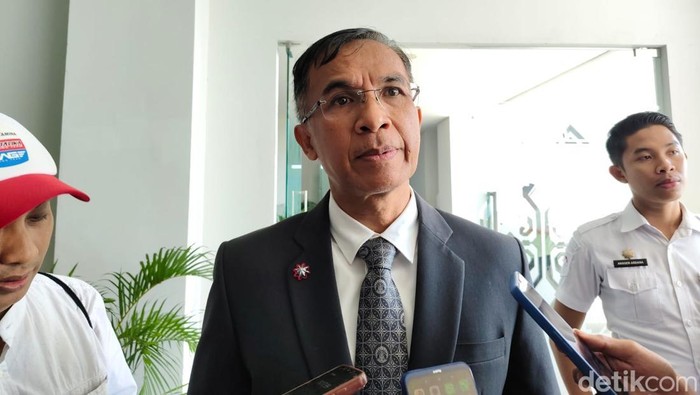 Sekda Lombok Tengah, Lalu Firman Wijaya, saat ditemui detikBali belum lama ini. Foto: (Edi Suryansyah/detikBali)