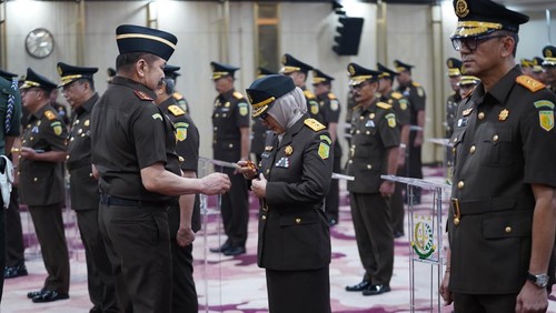 Jaksa Agung Sanitiar Burhanuddin melantik Kajati NTB Wahyudi. (Foto: dok Kejati NTB/detikBali).