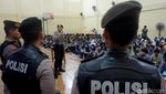 Gaya Polisi Sosialisasi Bahaya Gengster di MPLS SMK Surabaya