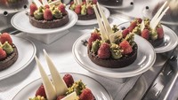 Tak hanya bersejarah dan kafenya yang mewah, Caffè Florian juga terkenal dengan aneka dessertnya yang cantik. Foto: Christian/Veneto Secrets
