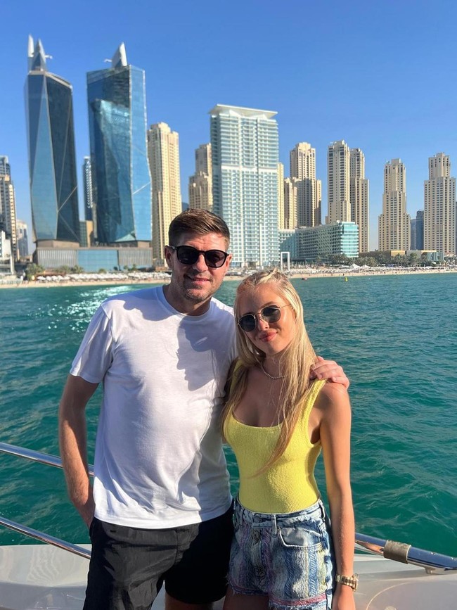 Potret Putri Steven Gerrard yang Bikin Ayahnya Punya Cucu di Usia 45 Potret Putri Steven Gerrard yang Bikin Ayahnya Punya Cucu di Usia 45
