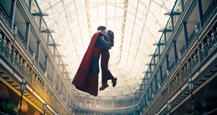 Superman Cuplikan adegan dalam film Superman.