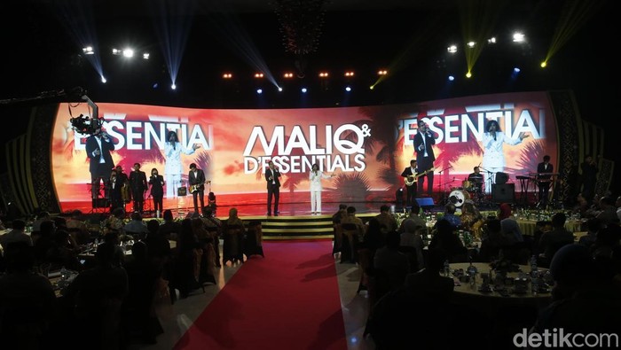 Tampil Penuh Energi, Maliq & D'Essentials Guncang Panggung Hoegeng Awards 2025 Grup musik Maliq & DβEssentials sukses membakar semangat penonton saat tampil di malam puncak Hoegeng Awards 2025 yang digelar di Auditorium Mutiara STIK-PTIK, Jakarta, Rabu (16/7/2025).
