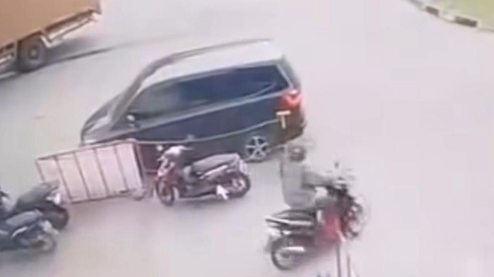 Tangkapan layar viral pencurian motor di SPBU di Jakarta Utara (dok. Istimewa)