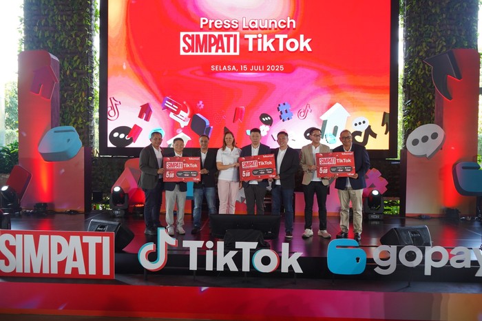 Telkomsel, TikTok, dan GoPay meluncurkan SIMPATI TikTok, kartu perdana edisi khusus yang menjadi langkah awal sinergi tiga ekosistem digital terbesar di Indonesia.