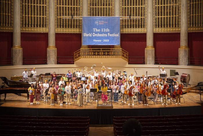 Trust sabet tiga penghargaan. Trust saat ikut perlombaan.