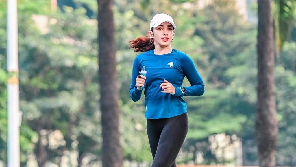 Awas Hoax! Ussy Sulistiawaty Bantah Hamil Anak Keenam