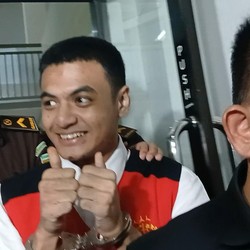 Reaksi Vadel Bajideh Disebut Beli Obat Aborsi untuk Anak Nikita Mirzani