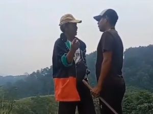 Video: Viral Pria Bawa Parang-Airsoft Gun Ribut dengan Warga di Bogor