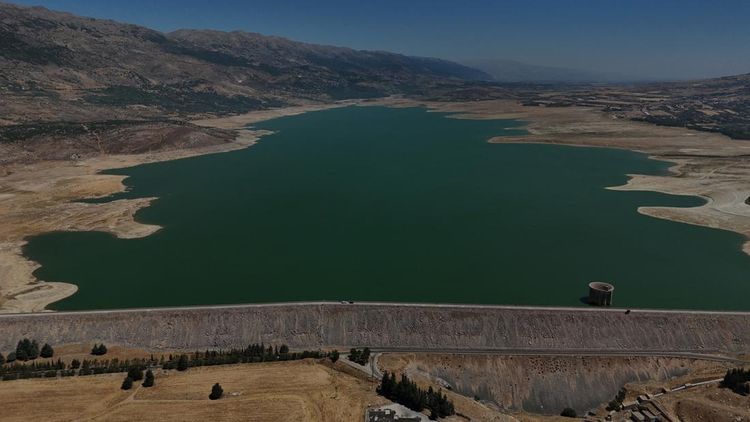 Waduk Terbesar Lebanon Mengering, Air yang Tersisa Juga Tercemar