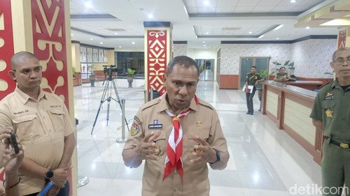 Wagub NTT, Johni Asadoma, saat diwawancarai di Kantor Gubernur NTT.