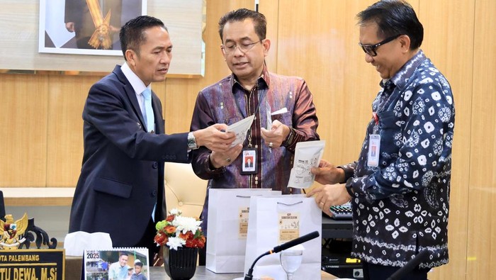 Wali Kota Palembang Ratu Dewa bertemu OJK