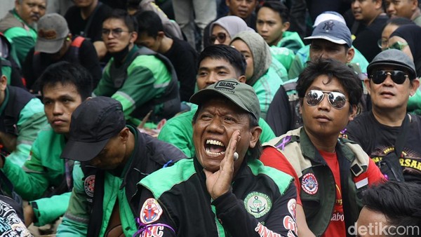 Aksi Damai Ojol Desak Perppu Ojek Daring