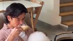 Pose Tampan Dion Wiyoko Saat Ngopi hingga Makan Bersama Istri