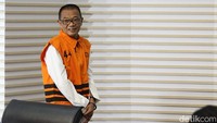 Keempat tersangka yang ditahan hari ini di antaranya, Suhartono, Direktur Jenderal (Dirjen) Pembinaan Penempatan Tenaga Kerja dan Perluasan Kesempatan Kerja (Binapenta dan PKK) Kemnaker tahun 2020-2023.