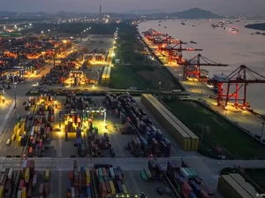 Ekonomi China Tumbuh 5,2% di Tengah Tekanan Tarif AS