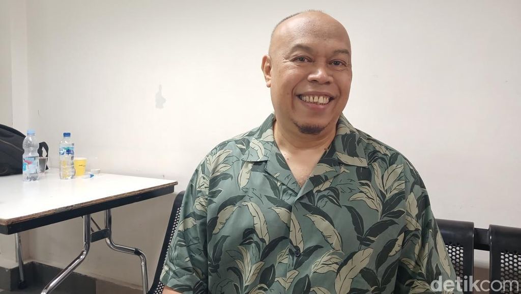 Klarifikasi Edwin Super Bejo soal Viral Video Jualan Roti Pikul di Pasar