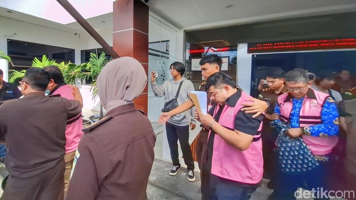Eks Kadinkes KBB jadi tersangka korupsi