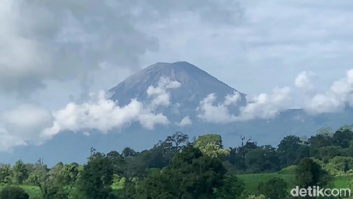 Gunung Semeru di Lumajang
